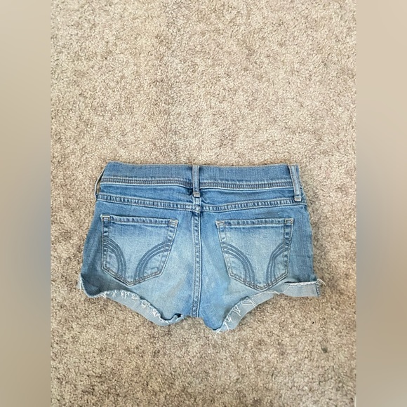 Hollister shorts with cute hibiscus flower - Picture 2 of 2